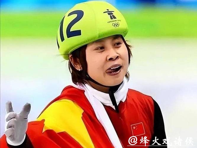 王濛解说再度出圈，直言混合速滑队失金太遗憾，她提及四年前德国赛孙龙失误被送回地方队，强调年轻队员要敢拼敢闯才有未来