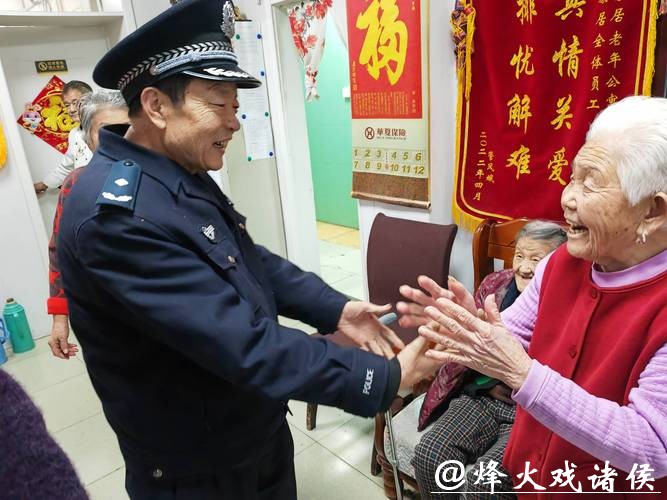 三位社区民警,三种治理模式,守护闵行这些社区的鲜活年味丨新春走基层 三位社区民警,三种治理模式,守护闵行这些社区的鲜活年味丨新春走基层