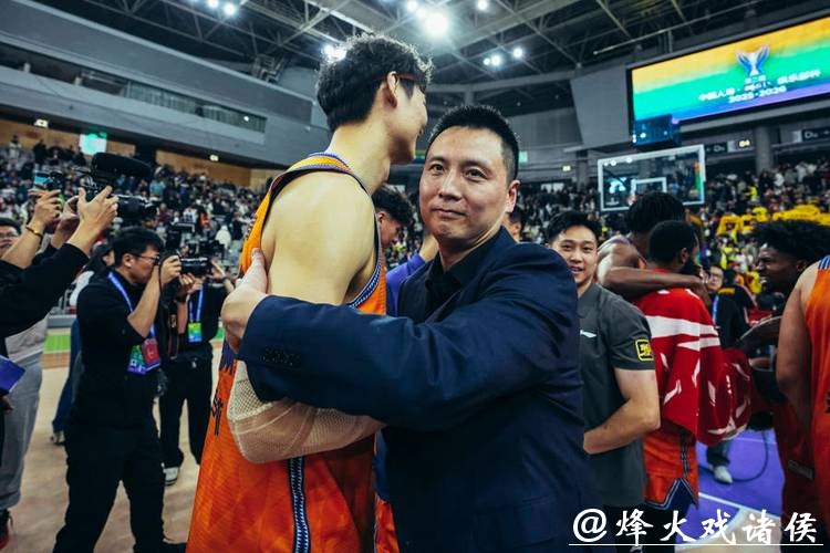 铭记场面 | 上海男篮114-94击败山西男篮，成功卫冕CBA俱乐部杯