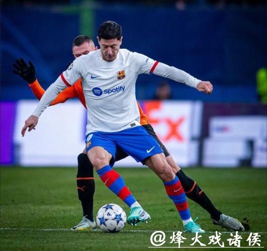 欧冠-莱万破僵局奥斯梅恩扳平 巴萨1-1那不勒斯